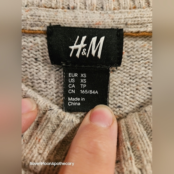 H & M Sweater - Picture 2 of 6